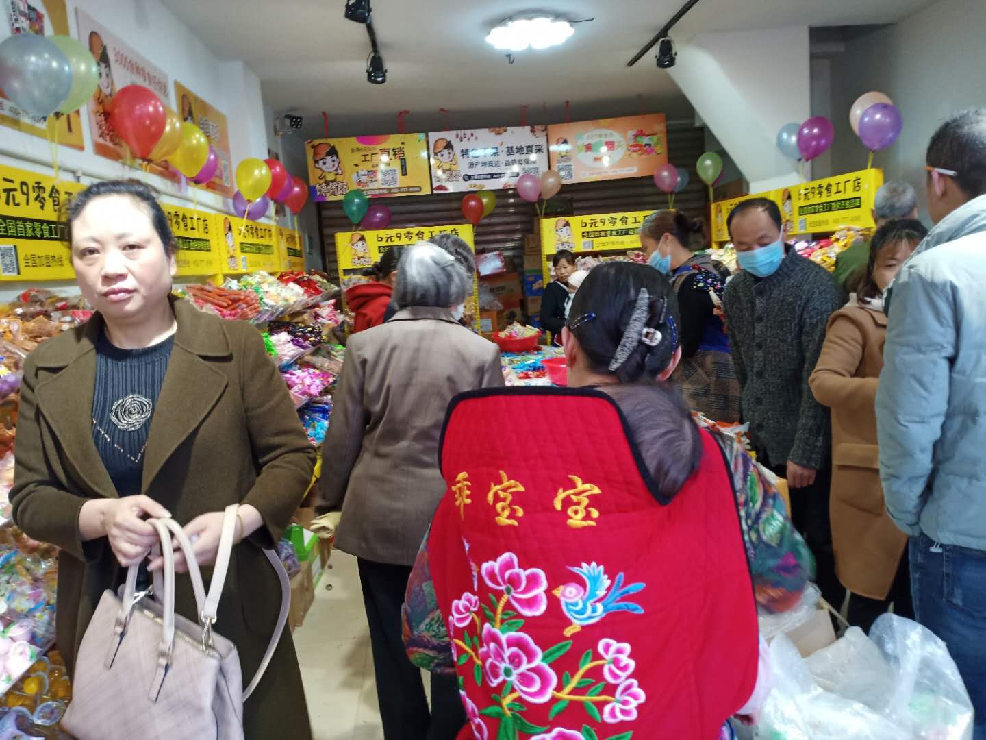 饞嘴郎榮縣望景路6塊9零食加盟店開業