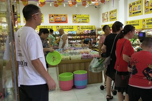 饞嘴郎儀隴馬鞍鎮6元9零食加盟店開業大吉，祝老板生意興隆！